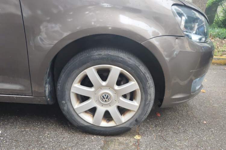Used Volkswagen Touran 2011 1.4T Manual ZhiShang Edition 5-seater Right Front Wheel Hub