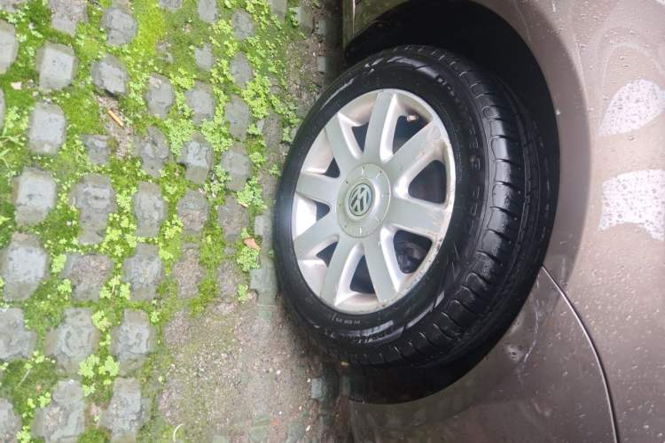 Used Volkswagen Touran 2011 1.4T Manual ZhiShang Edition 5-seater Right Front Wheel Hub