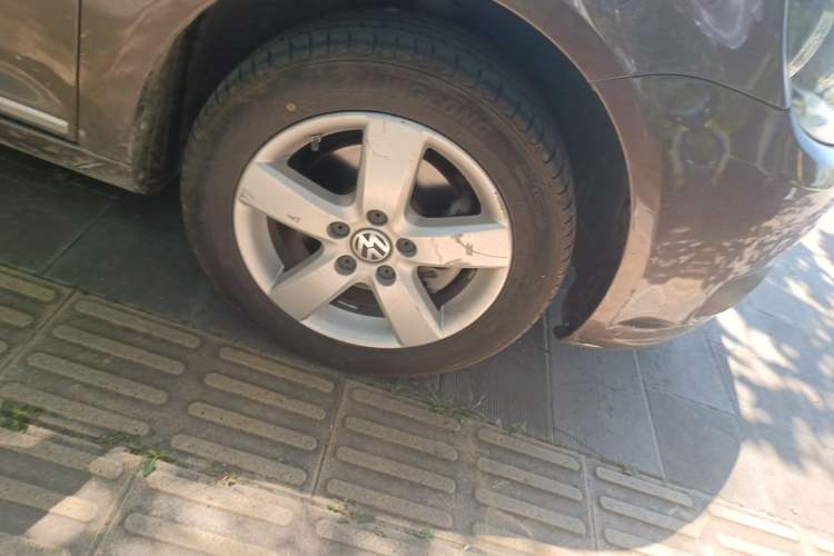 Used Volkswagen Touran 2011 1.4T DSG Zhiya Edition 5 Seats Right Front Wheel Hub
