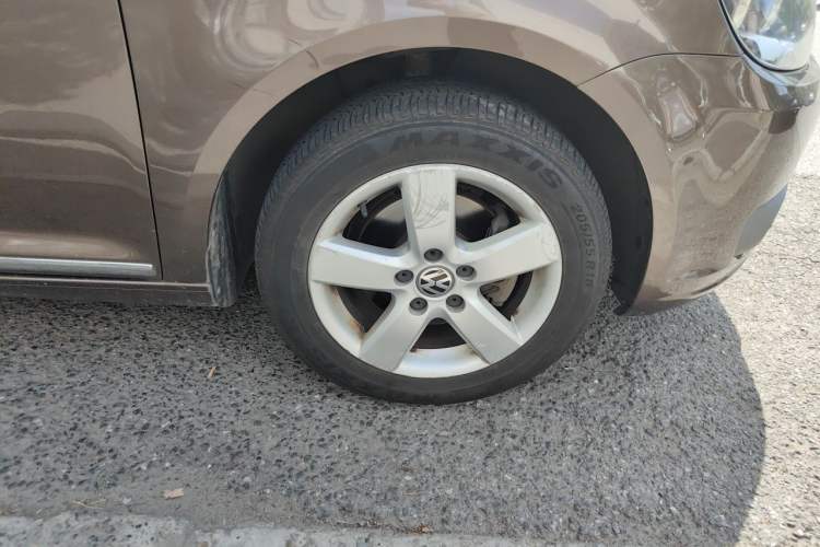 Used Volkswagen Touran 2011 1.4T Manual Zhiya Edition 5 Seats Right Front Wheel Hub