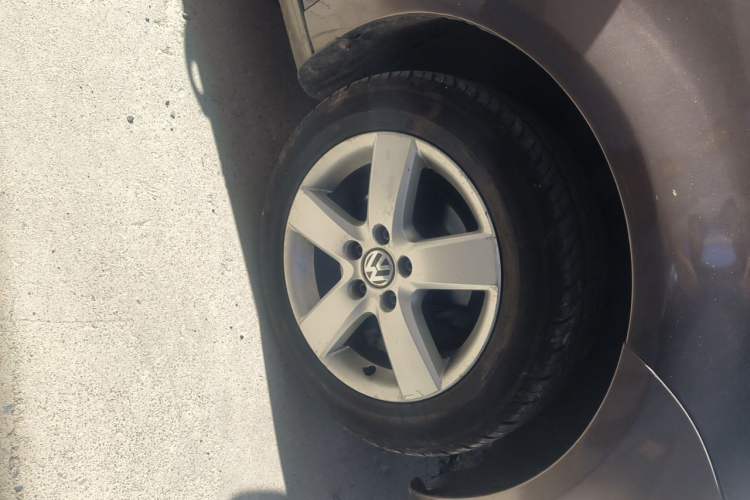 Used Volkswagen Touran 2011 1.4T Manual Zhiya Edition 5 Seats Right Front Wheel Hub