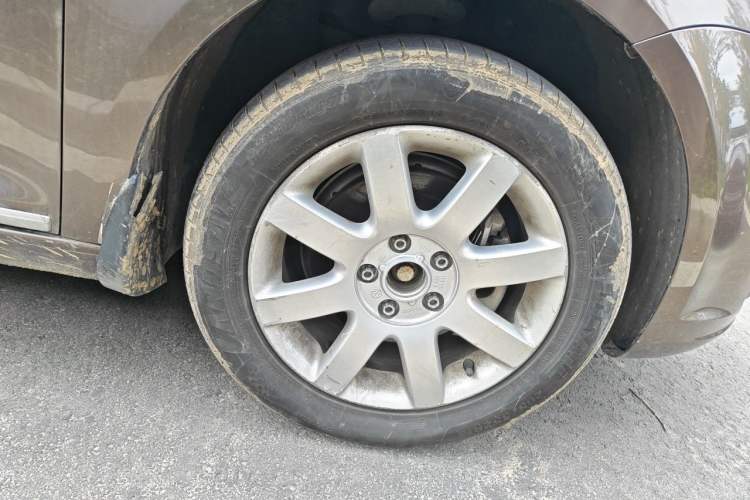 Used Volkswagen Touran 2011 1.4T Manual ZhiShang Edition 5-seater Right Front Wheel Hub