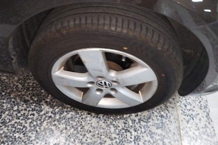 Used Volkswagen Touran 2011 1.4T Manual Zhiya Edition 5 Seats Right Front Wheel Hub