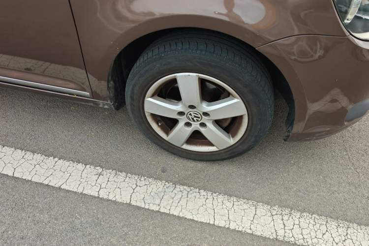 Used Volkswagen Touran 2011 1.4T DSG Zhiya Edition 5 Seats Right Front Wheel Hub