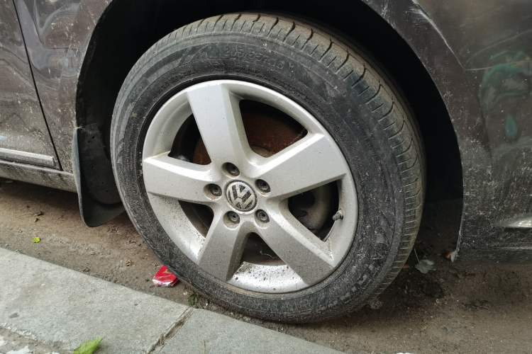 Used Volkswagen Touran 2011 1.4T DSG Zhiya Edition 5 Seats Right Front Wheel Hub