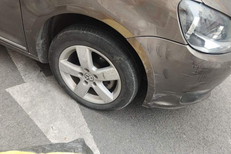 Used Volkswagen Touran 2011 1.4T DSG Zhiya Edition 5 Seats Right Front Wheel Hub
