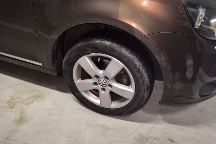 Used Volkswagen Touran 2011 1.4T DSG Zhiya Edition 5 Seats Right Front Wheel Hub