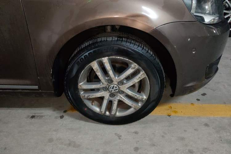 Used Volkswagen Touran 2011 1.4T DSG ZhiZhen Edition 5 Seats Right Front Wheel Hub