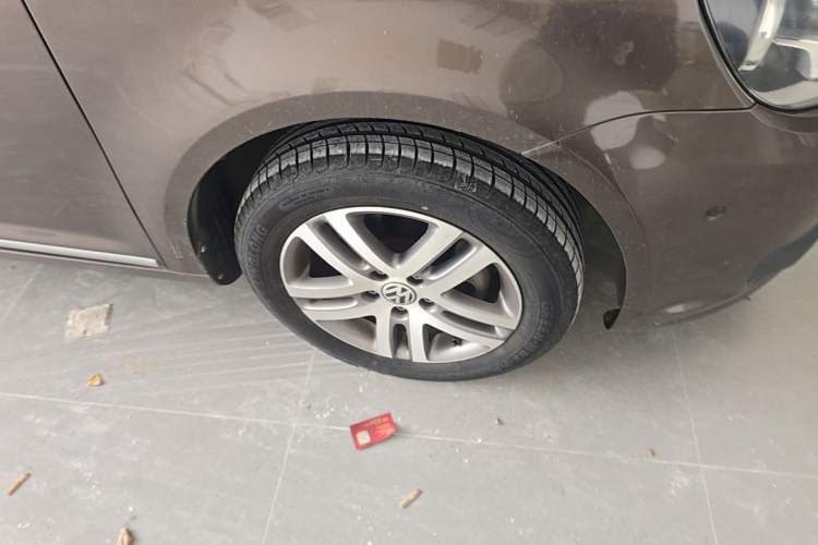 Used Volkswagen Touran 2011 1.4T DSG ZhiZhen Edition 5 Seats Right Front Wheel Hub