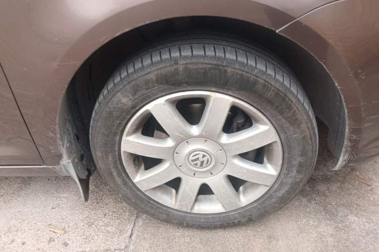 Used Volkswagen Touran 2011 1.4T Manual ZhiShang Edition 5-seater Right Front Wheel Hub