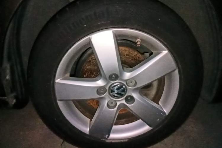 Used Volkswagen Touran 2011 1.4T DSG Zhiya Edition 5 Seats Right Front Wheel Hub