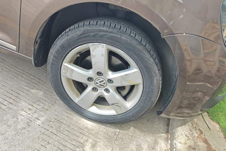 Used Volkswagen Touran 2011 1.4T DSG Zhiya Edition 5 Seats Right Front Wheel Hub
