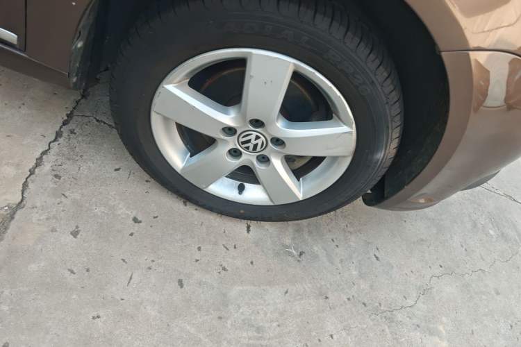 Used Volkswagen Touran 2011 1.4T DSG Zhiya Edition 5 Seats Right Front Wheel Hub