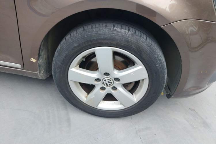 Used Volkswagen Touran 2011 1.4T DSG Zhiya Edition 5 Seats Right Front Wheel Hub