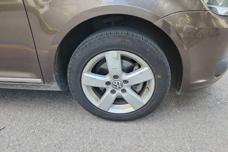 Used Volkswagen Touran 2011 1.4T DSG Zhiya Edition 5 Seats Right Front Wheel Hub