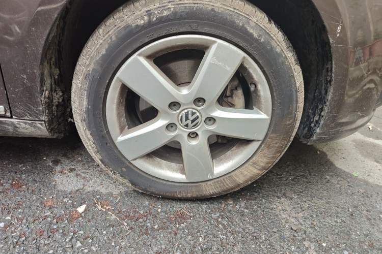 Used Volkswagen Touran 2011 1.4T DSG Zhiya Edition 5 Seats Right Front Wheel Hub