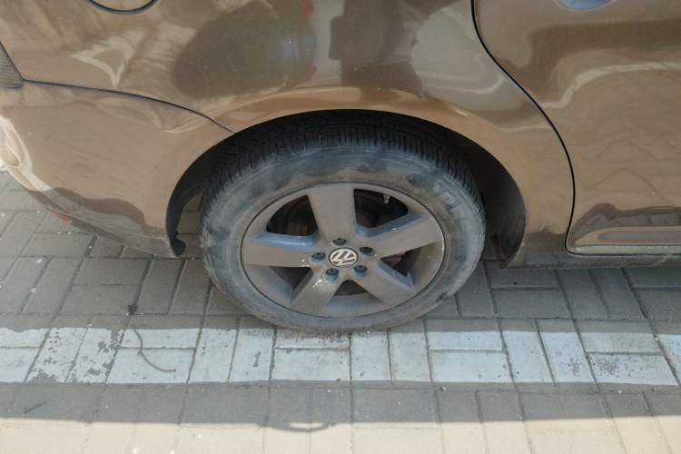 Used Volkswagen Touran 2011 1.4T DSG Zhiya Edition 5 Seats Right Rear Wheel Hub