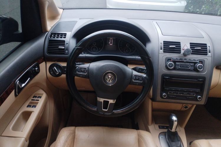 Used Volkswagen Touran 2011 1.4T DSG Zhiya Edition 5 Seats Steering Wheel