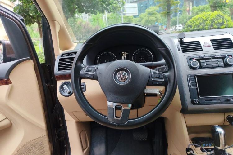 Used Volkswagen Touran 2011 1.4T DSG ZhiZhen Edition 5 Seats Steering Wheel