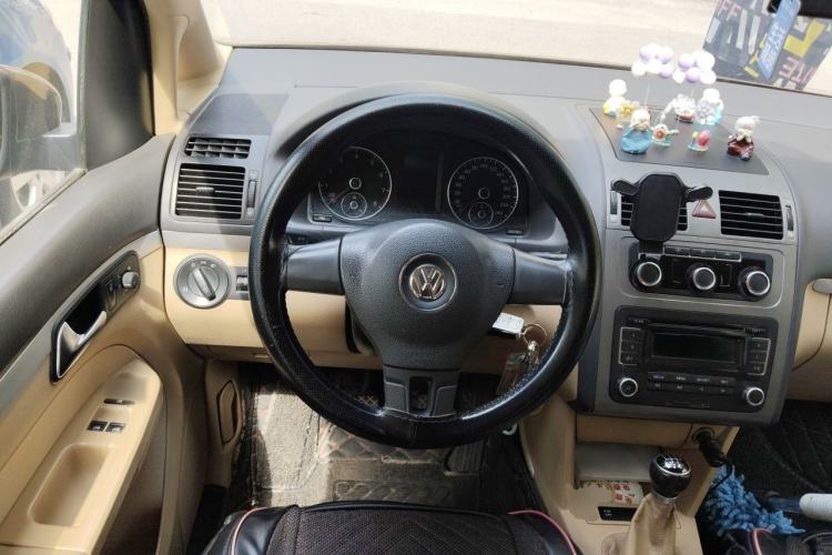 Used Volkswagen Touran 2011 1.4T Manual ZhiShang Edition 5-seater Steering Wheel