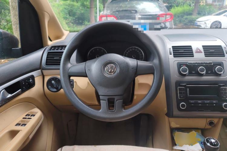 Used Volkswagen Touran 2011 1.4T Manual ZhiShang Edition 5-seater Steering Wheel