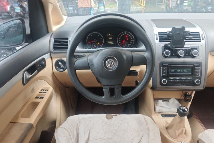 Used Volkswagen Touran 2011 1.4T Manual ZhiShang Edition 5-seater Steering Wheel