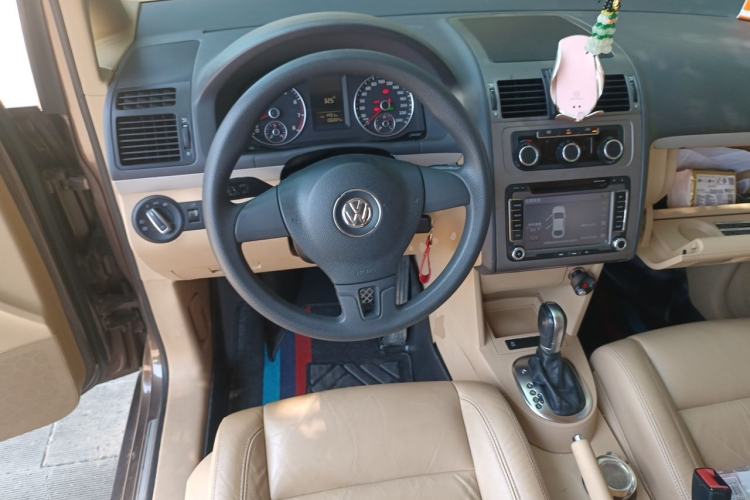 Used Volkswagen Touran 2011 1.4T DSG Zhiya Edition 5 Seats Steering Wheel