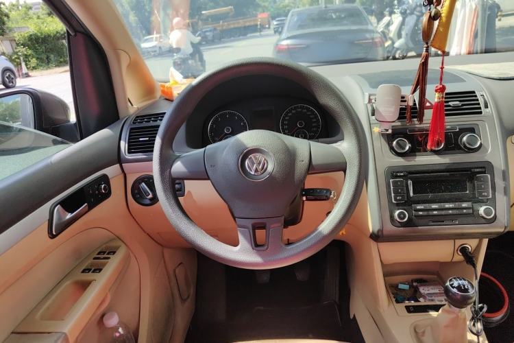 Used Volkswagen Touran 2011 1.4T Manual Zhiya Edition 5 Seats Steering Wheel