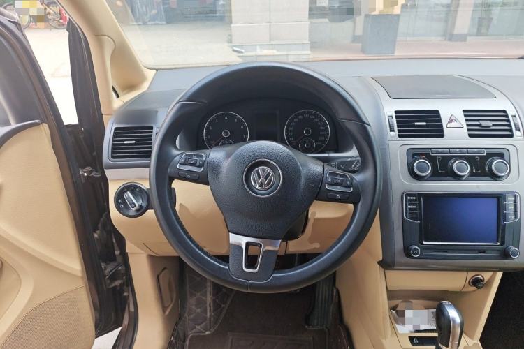 Used Volkswagen Touran 2011 1.4T DSG Zhiya Edition 5 Seats Steering Wheel
