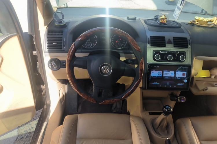 Used Volkswagen Touran 2011 1.4T Manual Zhiya Edition 5 Seats Steering Wheel