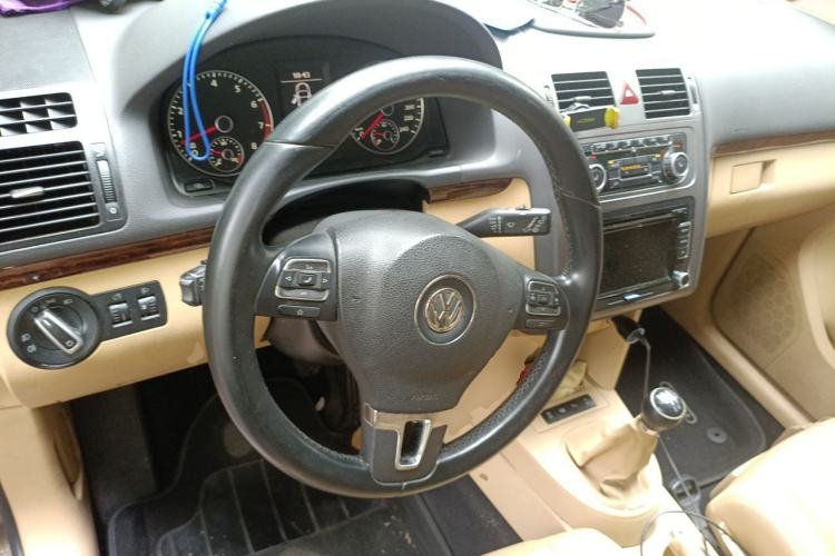 Used Volkswagen Touran 2011 1.4T Manual ZhiZhen Edition 5 Seats Steering Wheel