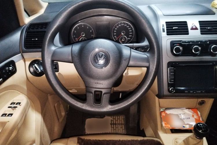 Used Volkswagen Touran 2011 1.4T Manual Zhiya Edition 5 Seats Steering Wheel