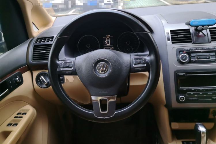 Used Volkswagen Touran 2011 1.4T DSG Zhiya Edition 5 Seats Steering Wheel