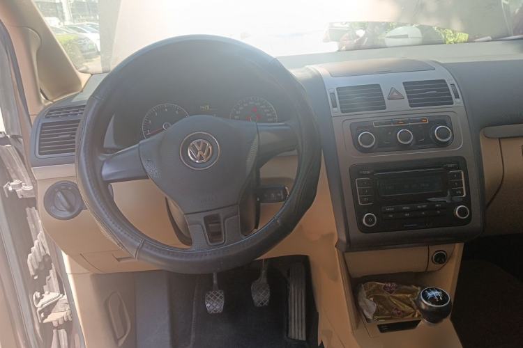 Used Volkswagen Touran 2011 1.4T Manual ZhiShang Edition 5-seater Steering Wheel
