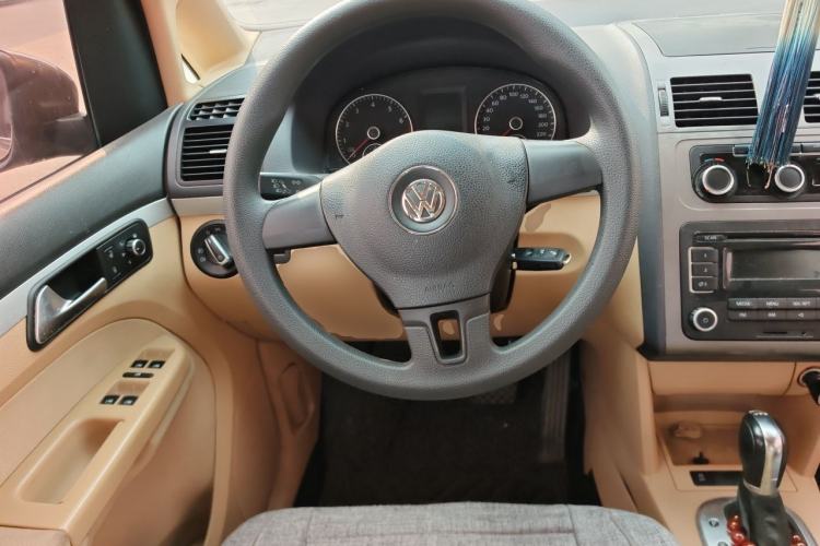 Used Volkswagen Touran 2011 1.4T DSG Zhiya Edition 5 Seats Steering Wheel