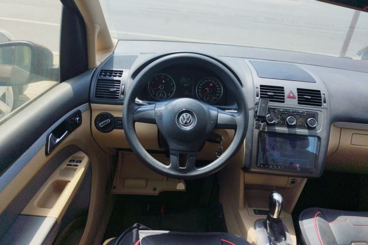 Used Volkswagen Touran 2011 1.4T DSG Zhiya Edition 5 Seats Steering Wheel