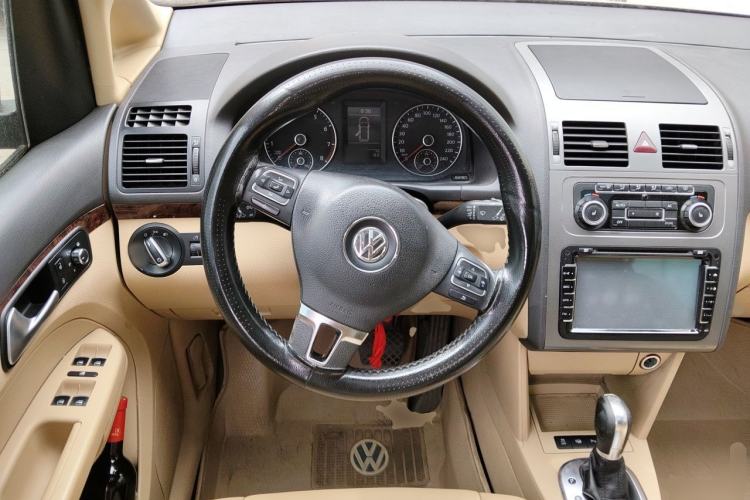 Used Volkswagen Touran 2011 1.4T DSG ZhiZhen Edition 5 Seats Steering Wheel