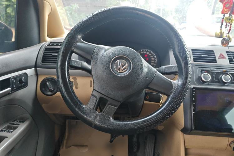 Used Volkswagen Touran 2011 1.4T Manual ZhiShang Edition 5-seater Steering Wheel