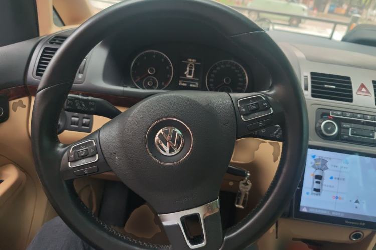 Used Volkswagen Touran 2011 1.4T DSG ZhiZhen Edition 5 Seats Steering Wheel