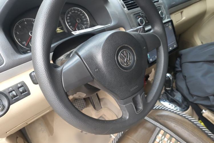 Used Volkswagen Touran 2011 1.4T DSG Zhiya Edition 5 Seats Steering Wheel