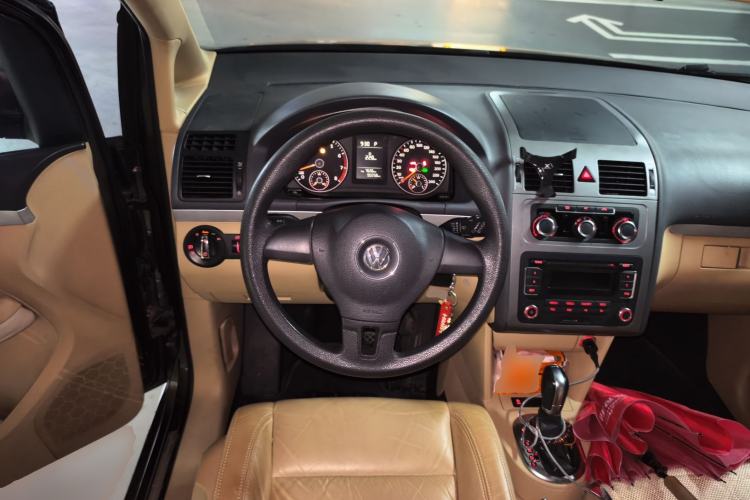 Used Volkswagen Touran 2011 1.4T DSG Zhiya Edition 5 Seats Steering Wheel