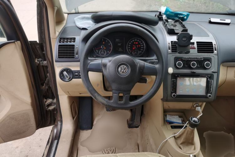Used Volkswagen Touran 2011 1.4T Manual Zhiya Edition 5 Seats Steering Wheel