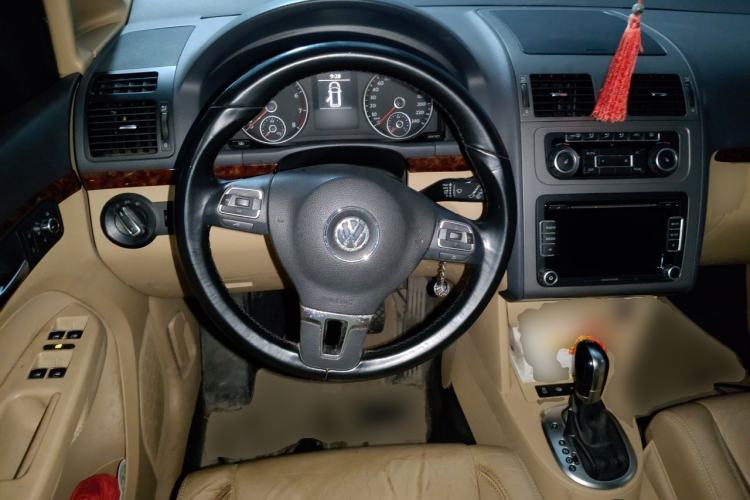 Used Volkswagen Touran 2011 1.4T DSG ZhiZhen Edition 5 Seats Steering Wheel