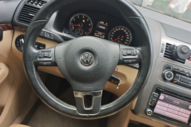 Used Volkswagen Touran 2011 1.4T DSG ZhiZhen Edition 5 Seats Steering Wheel