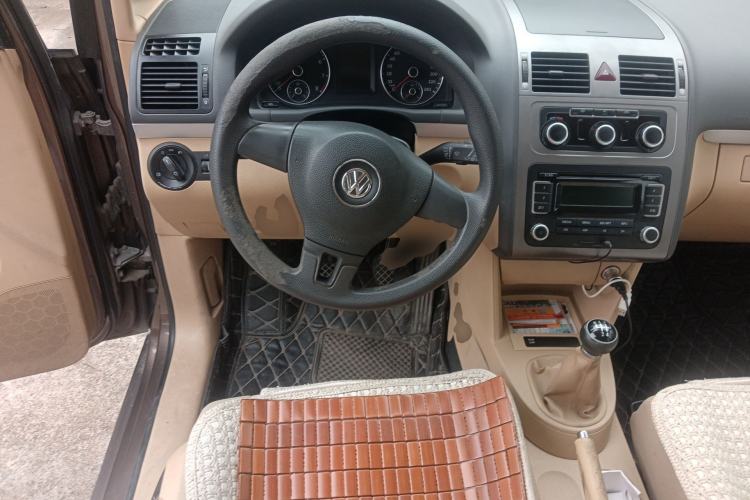 Used Volkswagen Touran 2011 1.4T Manual ZhiShang Edition 5-seater Steering Wheel