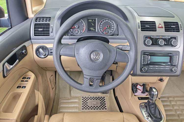 Used Volkswagen Touran 2011 1.4T DSG Zhiya Edition 5 Seats Steering Wheel