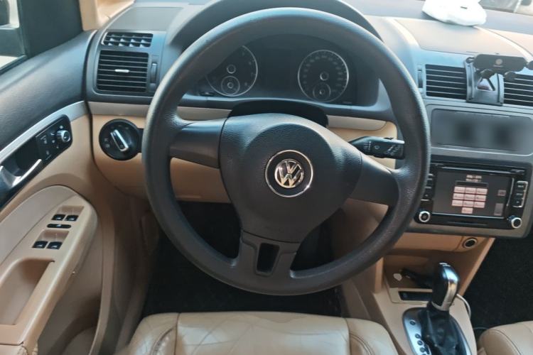 Used Volkswagen Touran 2011 1.4T DSG Zhiya Edition 5 Seats Steering Wheel