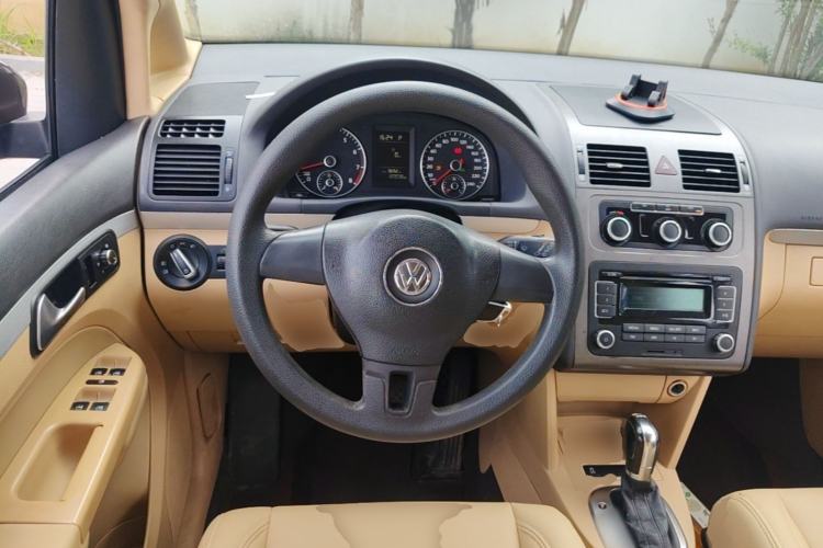 Used Volkswagen Touran 2011 1.4T DSG Zhiya Edition 5 Seats Steering Wheel