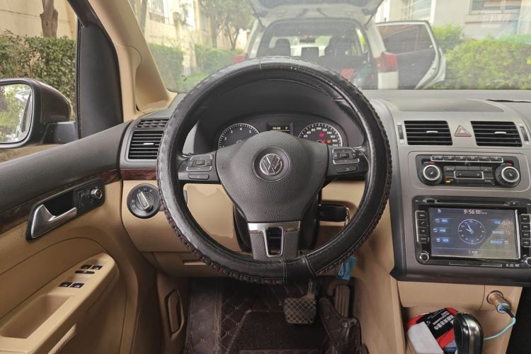 Used Volkswagen Touran 2011 1.4T DSG ZhiZhen Edition 5 Seats Steering Wheel