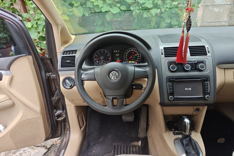 Used Volkswagen Touran 2011 1.4T DSG Zhiya Edition 5 Seats Steering Wheel